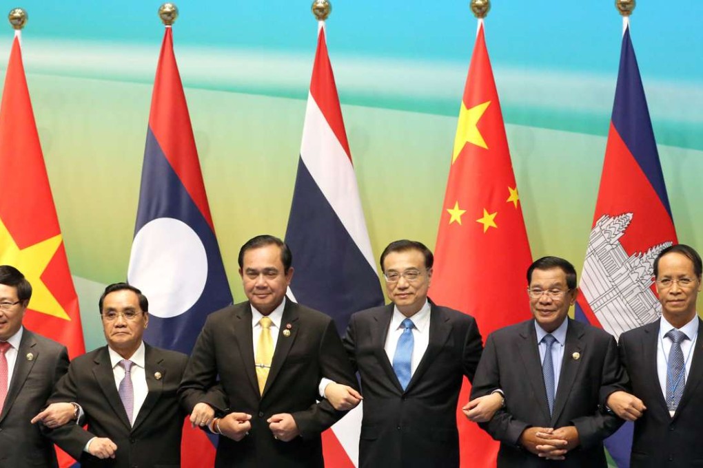 Vietnamese Foreign Minister Pham Binh Minh, Prime Ministers Thongsing Thammavong of Laos, Prayuth Chan-ocha of Thailand, China's Premier Li Keqiang, Cambodian Prime Minister Hun Sen and Myanmar's Vice-President Sai Mauk Kham attend the Lancang-Mekong cooperation leaders' meeting in Sanya, Hainan province. Photo: Reuters