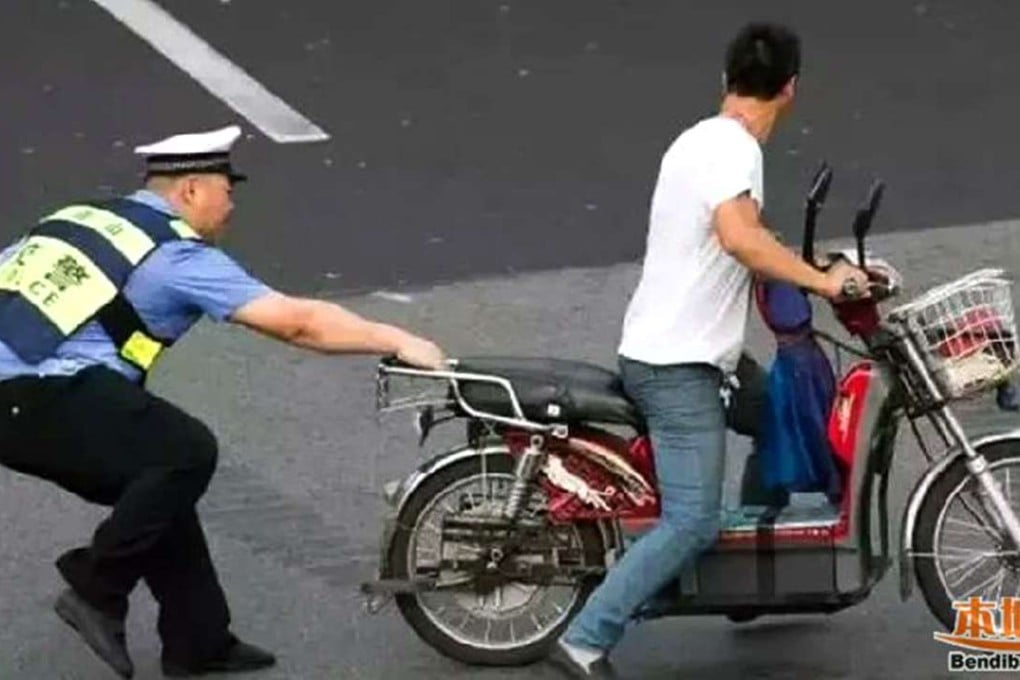 People carrying out unlicensed motorcycle taxi services in Shenzhen have been blamed for carrying out crimes, including robberies. Photo: Bendibao.com