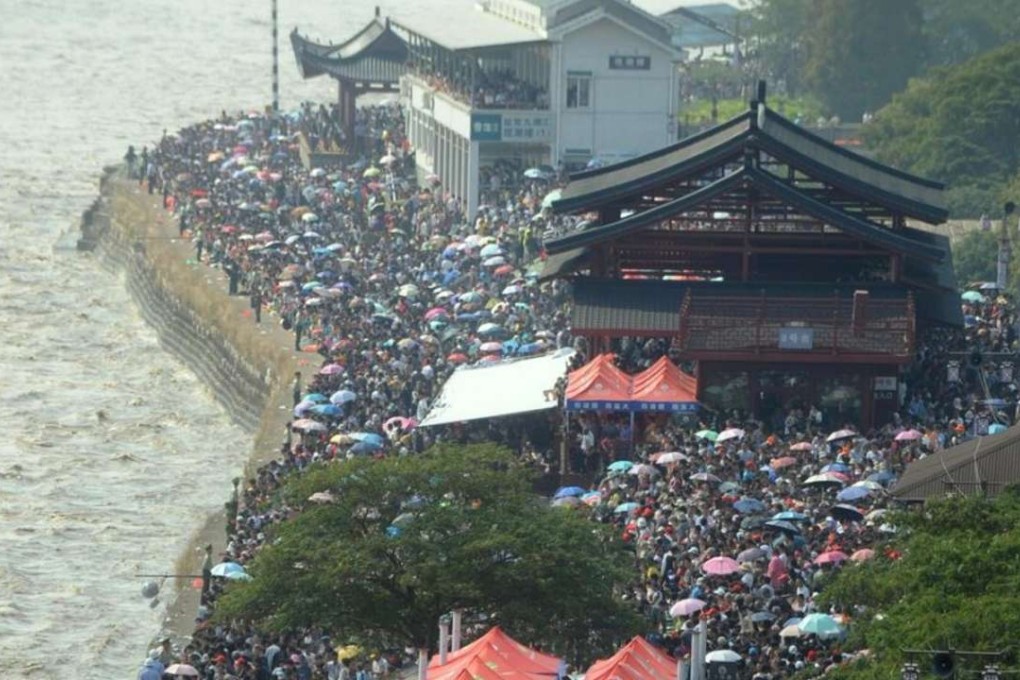 Crowds are hardly a rarity in China. Over 100,000 tourists squeezed onto tiny Gulangyu, an island off the coast off Fujian province, in one 24-hour period as mainlanders made the most of the Lunar New Year holiday in this February 2014 file pic. Photo: SCMP Pictures