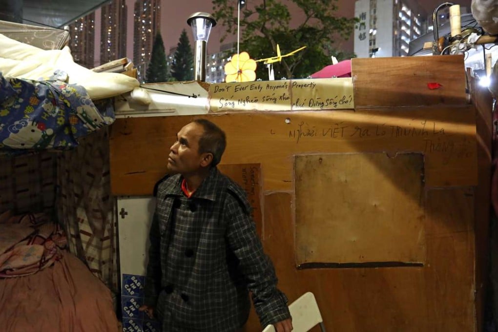 Former Vietnamese refugee Bui Quang Hiep at his shelter near the jade and stone market in Sham Shui Po. Photo: Jonathan Wong