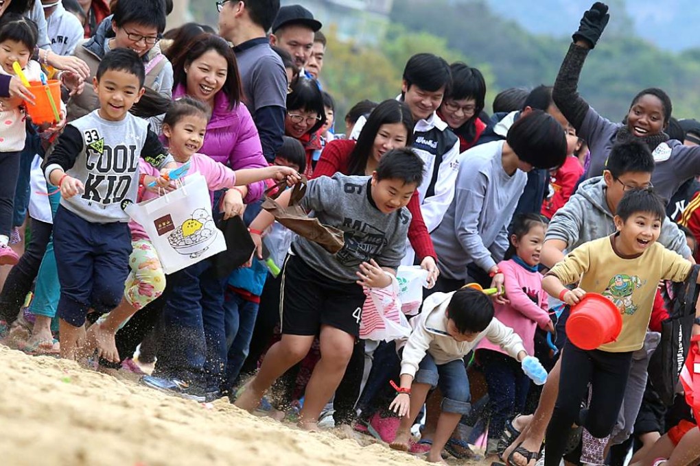 About 2,500 people joined in the fun on Ma Wan. Photo: K.Y. Cheng