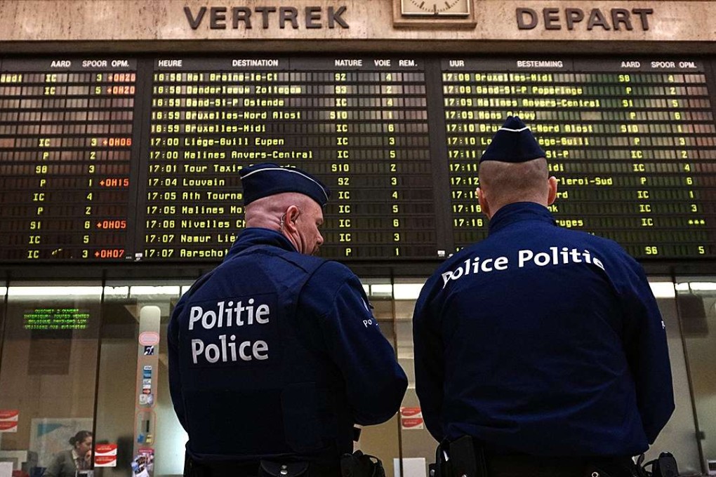Policemen stand guard in grand central station in Brussels, after suicide bombing attacks of terrorists on March 22 in Zaventem airport and Brussels subway Maelbeek. Photo: AFP