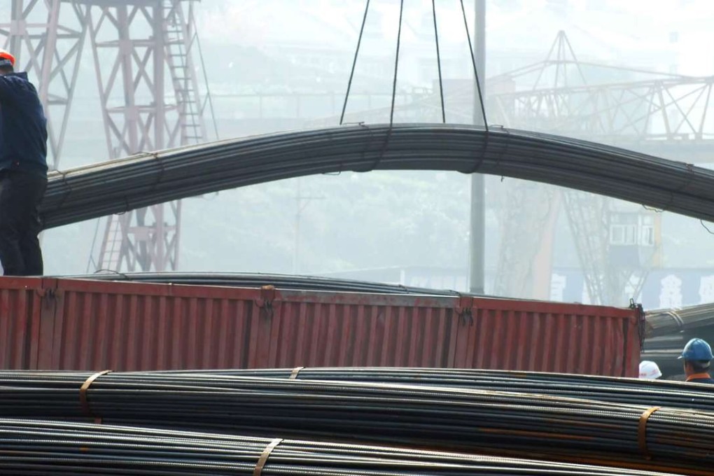 Chinese labourers working at a steel market in Yichang, central China's Hubei province in a photo dated March 4, 2016. Photo: AFP