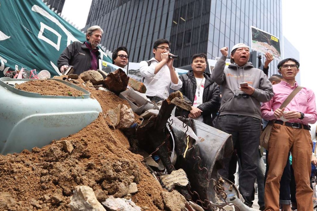 Protesters, including lawmaker Lee Cheuk-yan, Land Justice League founder Chu Hoi-dick, district councillor Paul Zimmerman and affected residents, created the mound with waste from dumping sites across the New Territories. Photo: Nora Tam