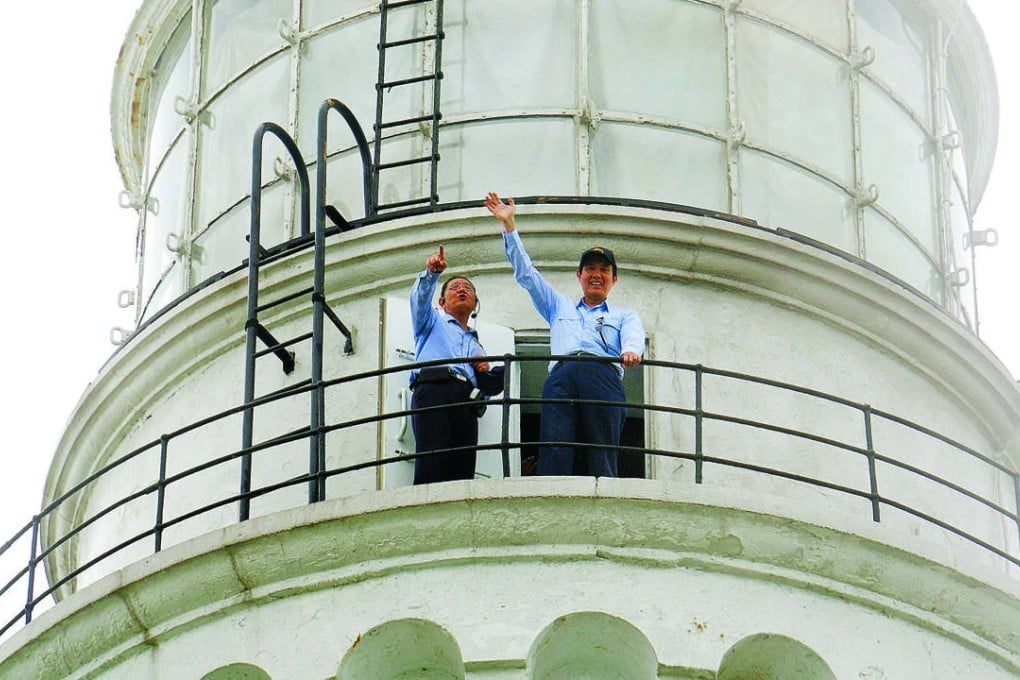Taiwanese President Ma Ying-jeou visits the lighthouse on remote Pengjia Island. Photo: CNA