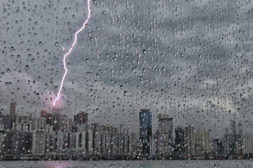 Thunder strikes a building in North Point. Photo: Felix Wong