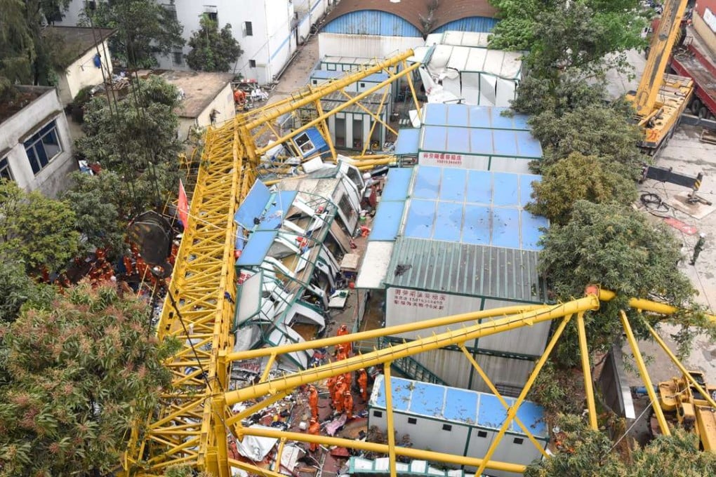 Strong winds blew a steel frame onto a building where construction workers were sleeping in Dongguan, Guangdong, killing 18. Photo: Xinhua