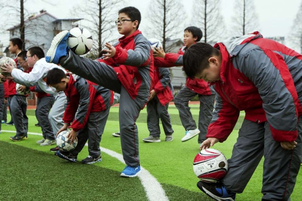 Students take part in a soccer class at a middle school in Hangzhou in east China's Zhejiang province. Photo: AP