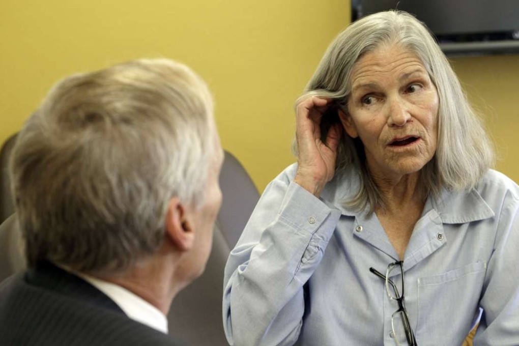 Former Charles Manson follower Leslie Van Houten confers with her attorney Rich Pfeiffer during a break from her hearing before the California Board of Parole Hearings at the California Institution for Women in Chino on Thursday. Photo: AP
