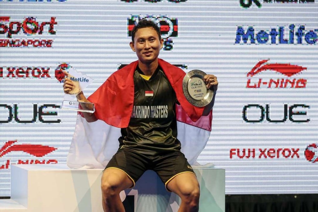 Sony Dwi Kuncoro of Indonesia shows off his spoils of victory after winning the men’s singles title at the Singapore Open. Photo: EPA