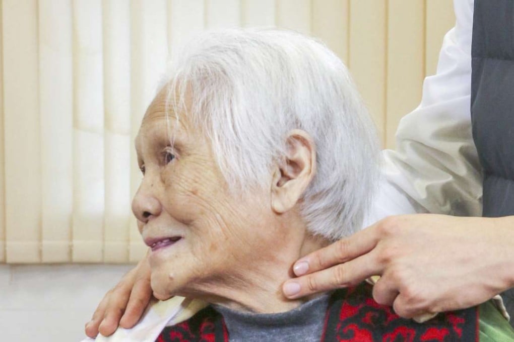 Acupressure massage can improve quality of life for the elderly.