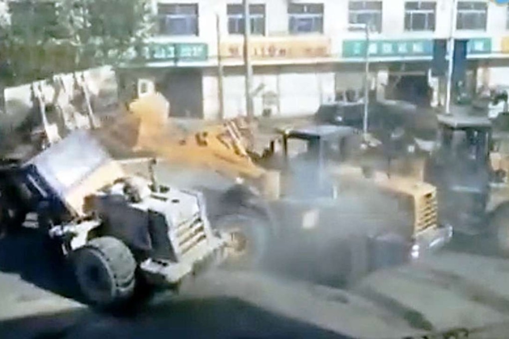 Bullldozers clashing in Hebei province on Saturday. Photo: Sina.com
