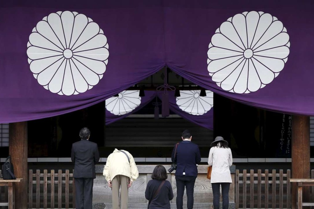 Visitors pray at Yasukuni Shrine in Tokyo. Photo: Reuters