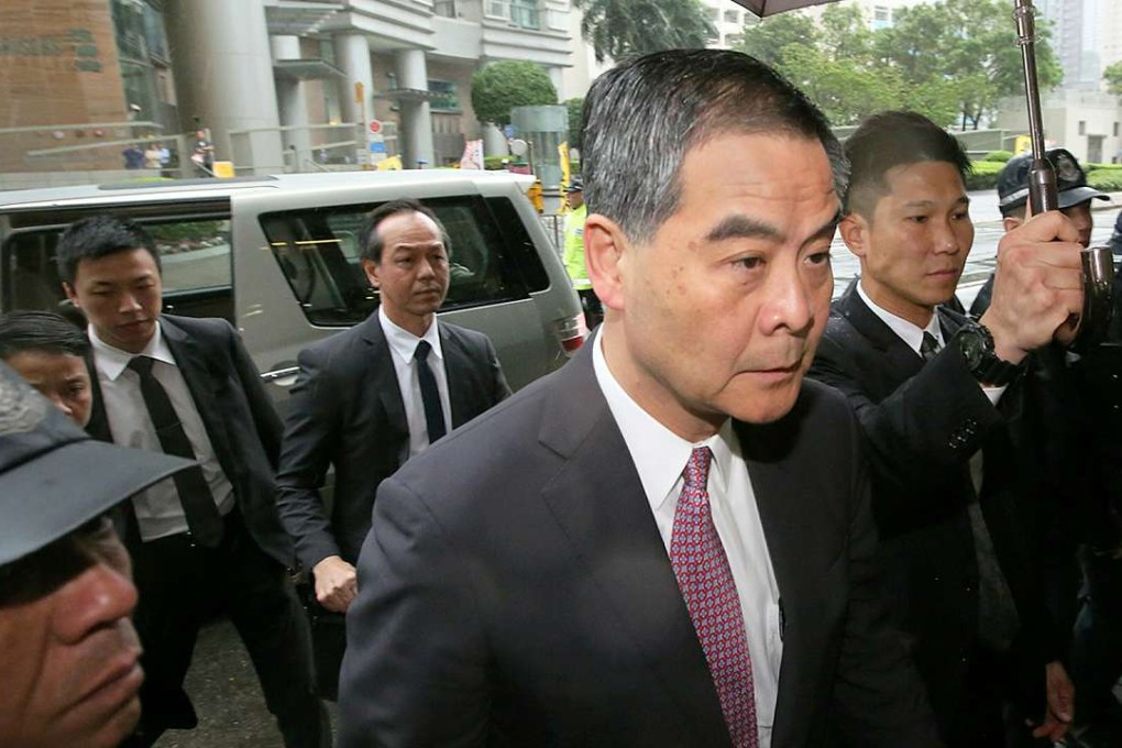 Chief Executive Leung Chun-ying arrived and entered the court at 9.30am. Photo: Edward Wong