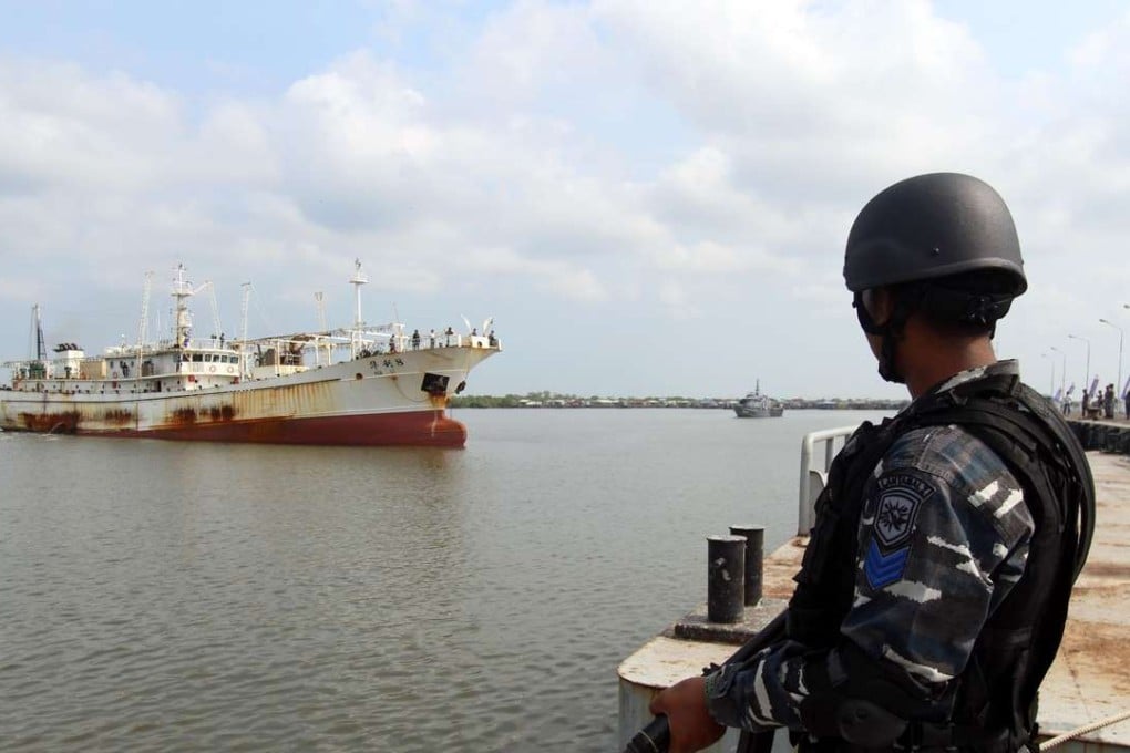 A member of the Indonesian navy monitors the Chinese trawler Hua Li-8 in Belawan, North Sumatra. Photo: AFP