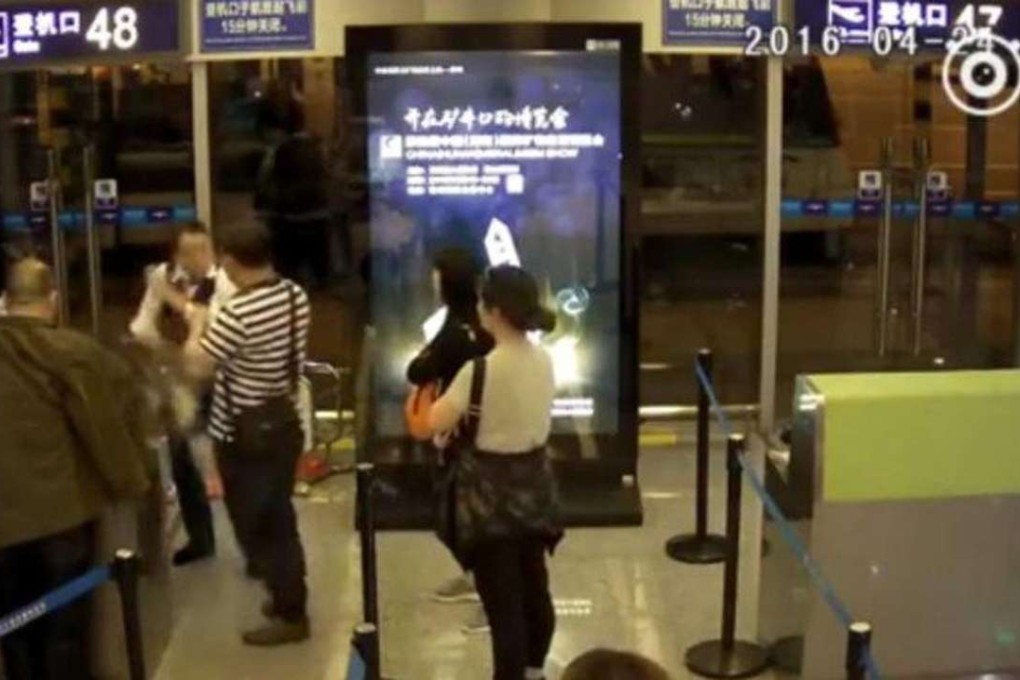 The dispute between angry Chinese passengers and a woman employee of Capital Airlines was captured on security cameras at the Beijing airport. Photo: China Youth Daily