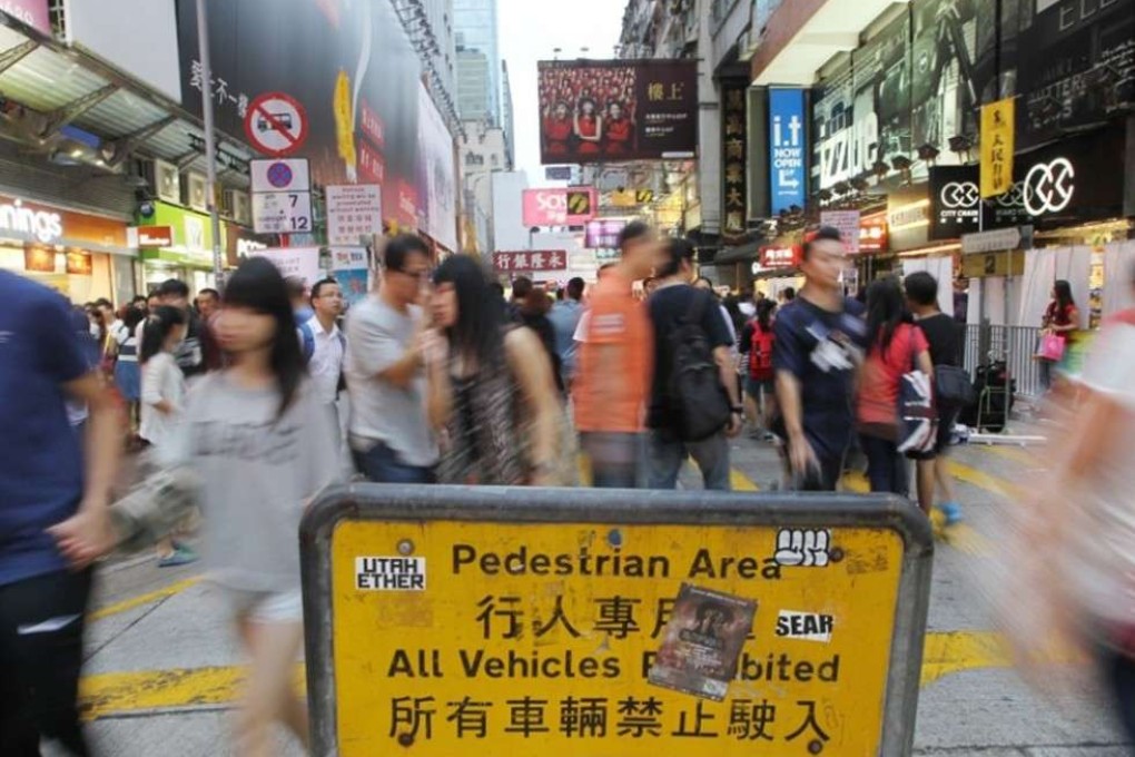 Chief executive CY Leung says mainland tourist numbers will drop dramatically if Hong Kong continues to talk independence. Photo: Sam Tsang