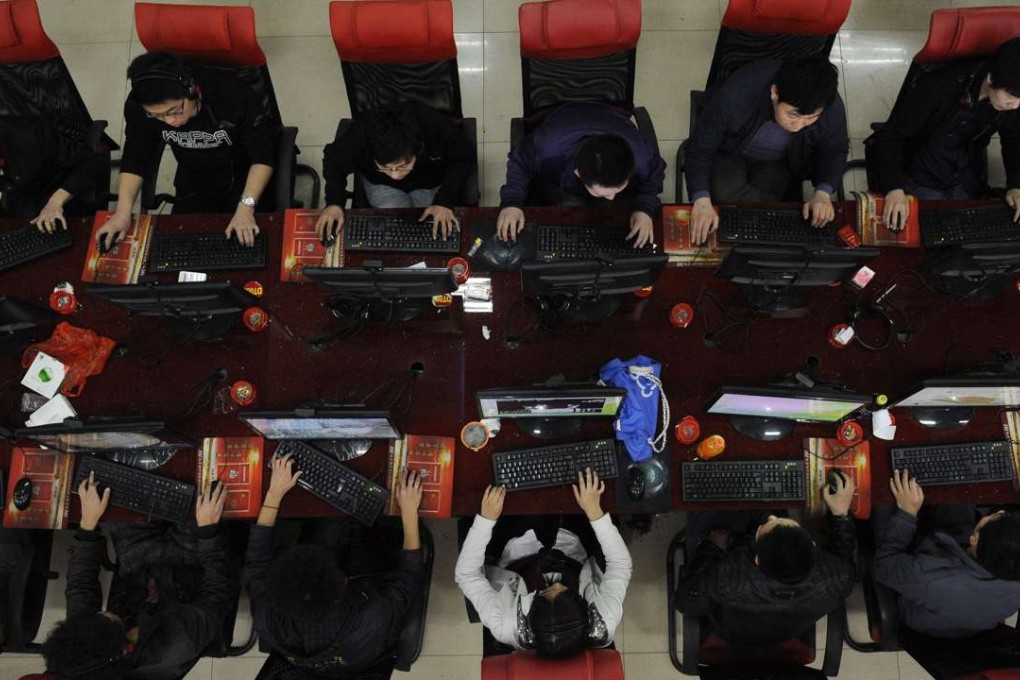 China had more than 688 million internet users – the largest number in the world – by the end of 2015. Photo: Reuters