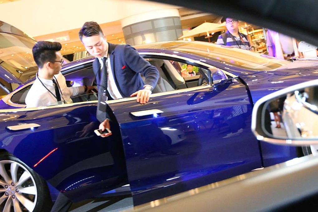 Tesla’s updated Model S front bumper now comes without the traditional nose cone. Photo: Nora Tam