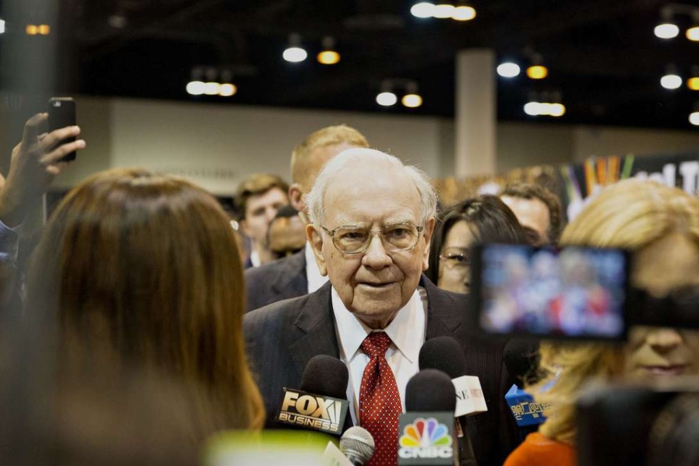 Warren Buffett, chairman and chief executive officer of Berkshire Hathaway Inc., center, speaks with members of the media as he tours the exhibition floor during the Berkshire Hathaway Inc. annual shareholders meeting in Omaha, Nebraska, U.S., on Saturday, April 30, 2016. Dozens of Berkshire Hathaway Inc. subsidiaries will be showing off their products as Chief Executive Officer Warren Buffett hosts the company's annual meeting. Photographer: Daniel Acker/Bloomberg *** Local Caption *** Warren Buffett ORG XMIT: 635102339