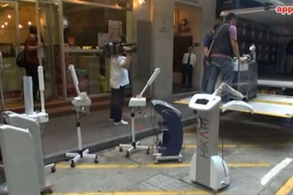 Equipment is taken away from the Pennington Street beauty salon. Photo: SCMP Pictures
