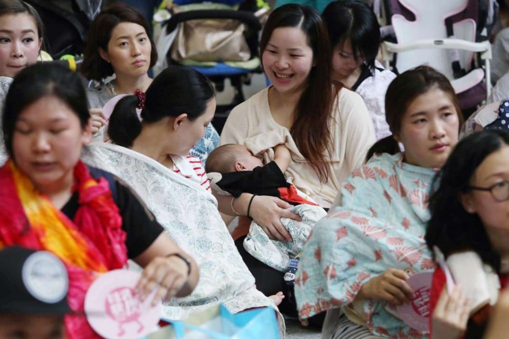 The breastfeeding flash mob at Tai Wai MTR station Photos: Sam Tsang