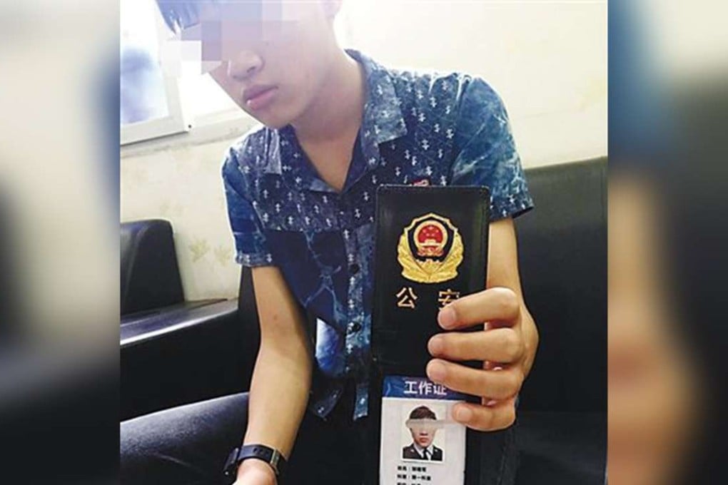 The man pictured with his fake police ID. Photo: Sina.com