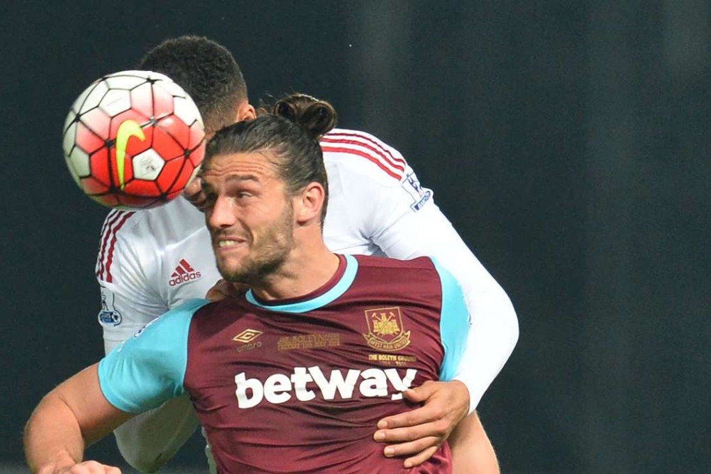 Manchester United's Chris Smalling (rear) competes with West Ham's Andy Carroll for an aerial ball. Photo: AFP