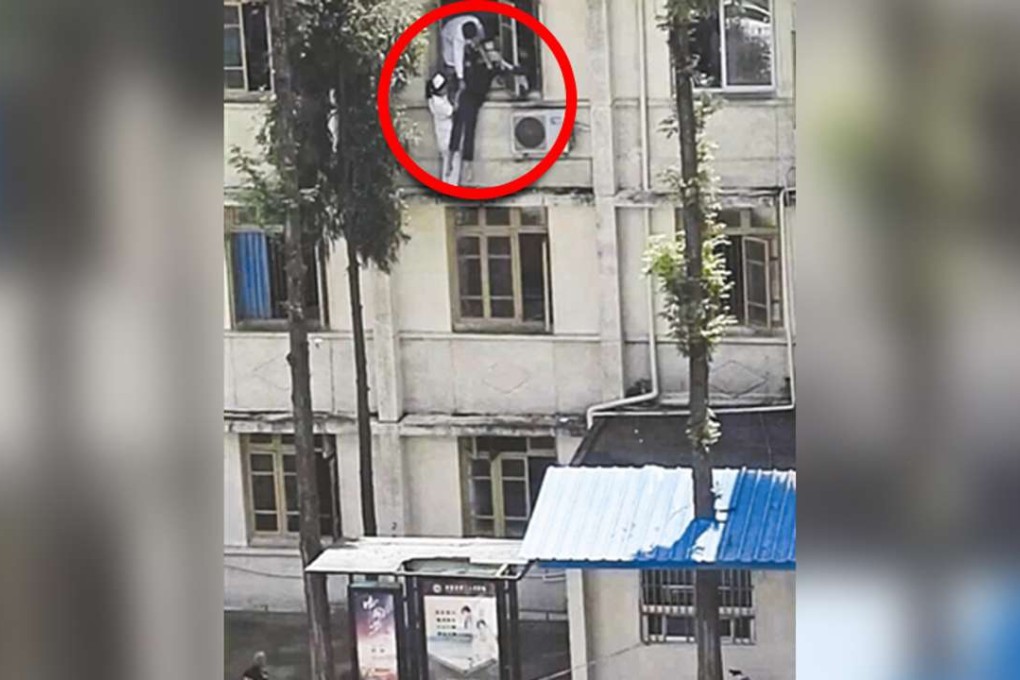 The nurse pictured stopping the suicide attempt in Chengdu. Photo: Sina.com