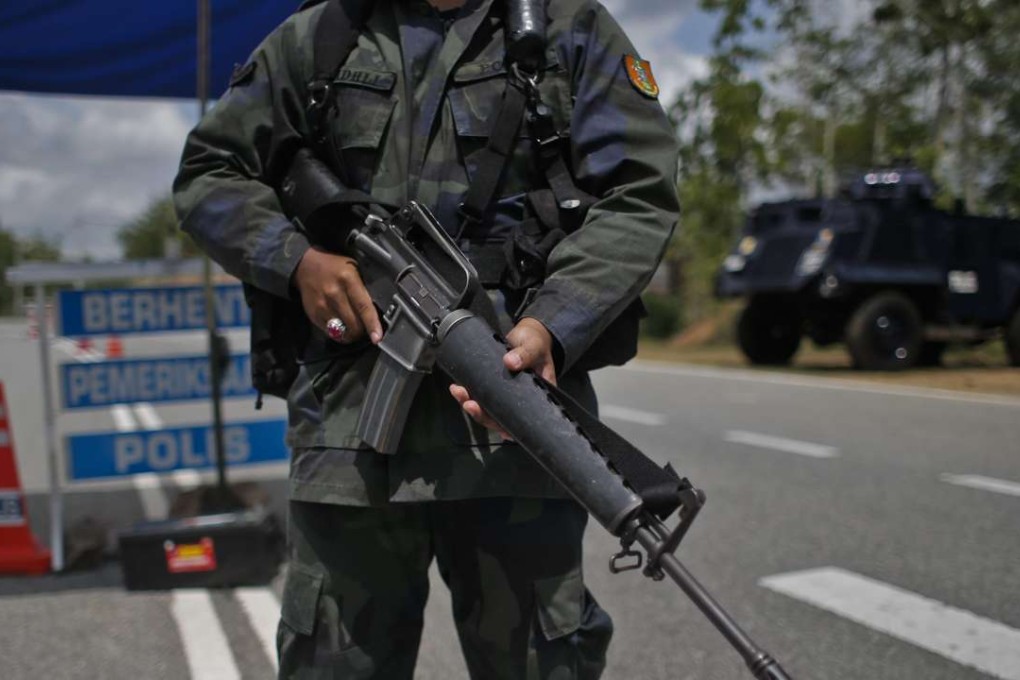 Malaysia police mans a checkpoint on a road near to the border with Thailand close to Wang Kelian, Perlis, Malaysia, 25 May 2015. Photo: EPA