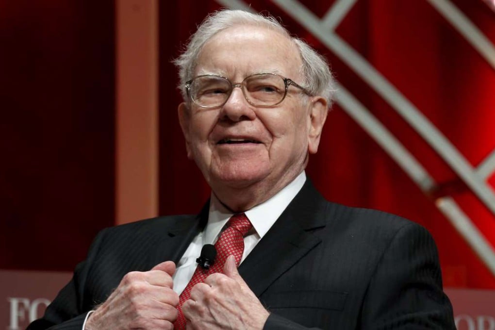 Warren Buffett, chairman and CEO of Berkshire Hathaway, prepares to speak as his company bought a ore than US$1 billion stake in Apple stores. Photo: AP