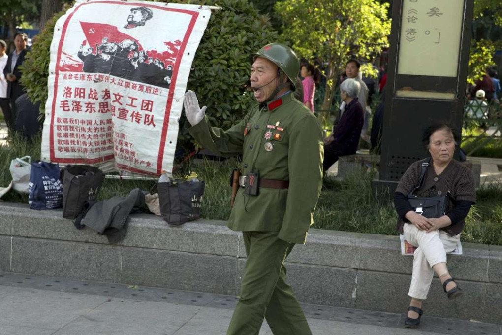 Zhao Shunli, a 63 rubbish collector in Luoyang, Henan province, dons his Cultural Revolution-era PLA uniform to sing the praises of his hero, Mao Zedong. Photo: AP
