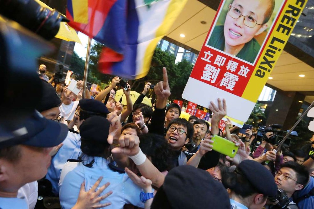 Pro-democracy protesters scuffle with police outside Central Plaza in Wan Chai on Wednesday. Photo: Felix Wong