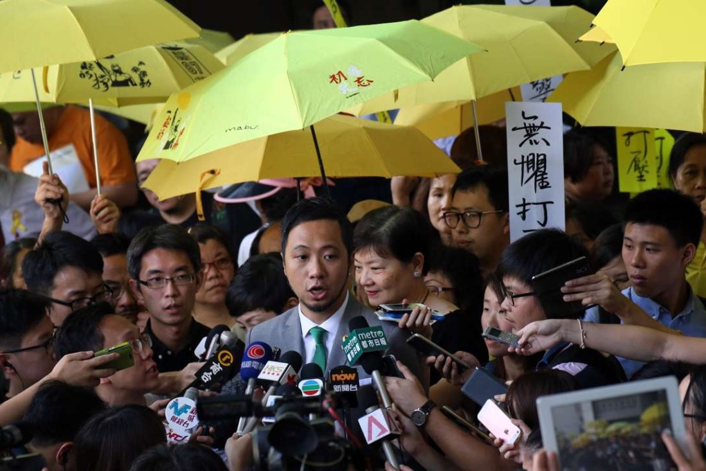 Ken Tsang was surrounded by supporters brandishing yellow umbrellas. Photo: Felix Wong