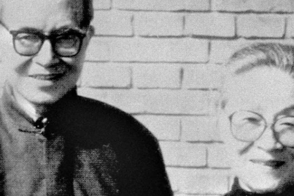 A 1980s file photo shows Yang Jiang (right) and her husband Qian Zhongshu at their home in Beijing. Photo: Xinhua