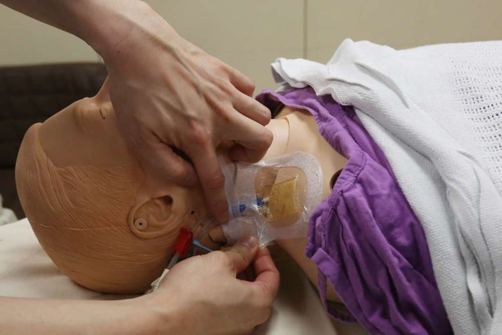 An elderly patient died at the Queen Mary Hospital after what appeared to be a mistake by a nurse in removing a tube that had been used to supply medicine into the vein. Photo: Staff.