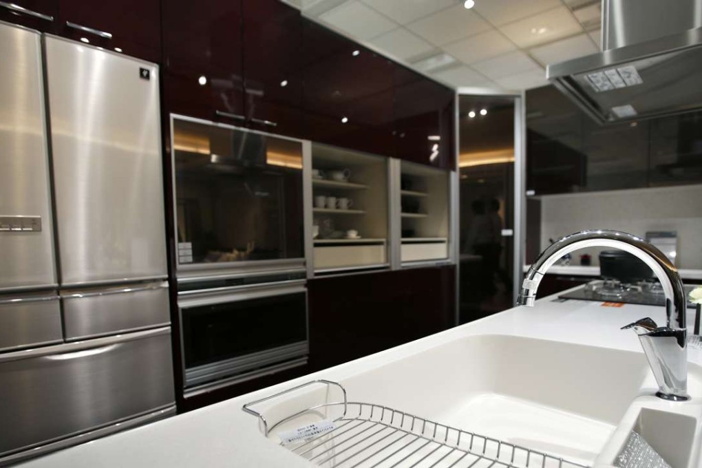 Lixil Corp.'s kitchen system stands on display at the company's showroom in Tokyo, Japan. Photo: Bloomberg, Kiyoshi Ota