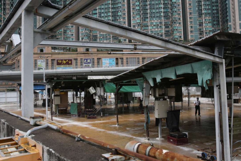 The normally bustling Cheung Sha Wan wholesale market is empty as workers clean up after bird flu was found in a sample from Tuen Mun’s Yan Oi Market. Photo: Sam Tsang