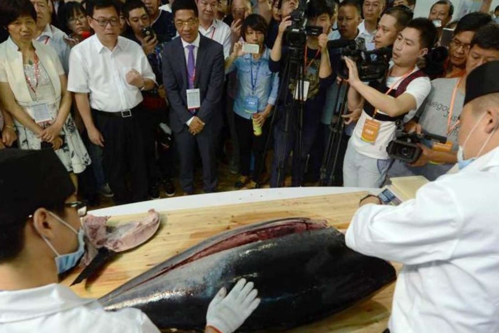 The tuna weighing more than 100kg was worth the price of a brand new Toyota sedan. Photo: Sina.cn