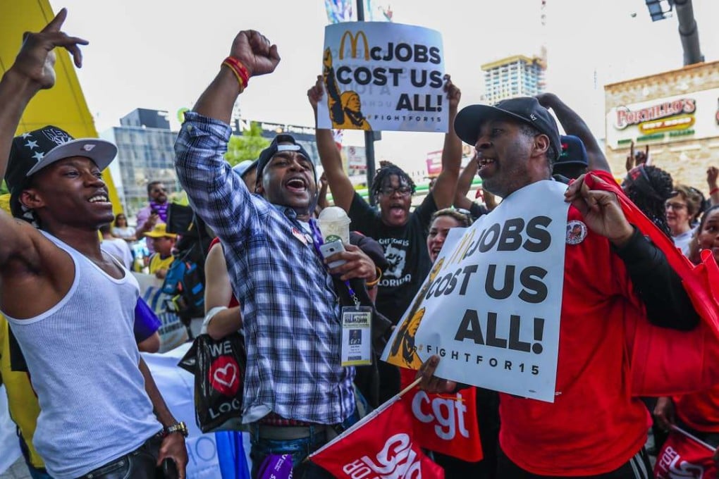Service workers demanding US$15 minimum wage gather to protest outside the Rock N Roll McDonald's restaurant in Chicago, Illinois on May 25, 2016. Photo: EPA