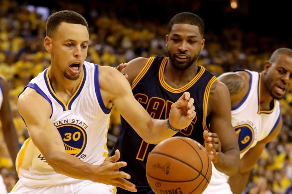 Stephen Curry of the Golden State Warriors goes after a loose ball. Photo: AFP
