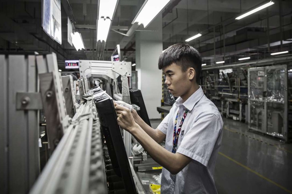 A worker assembles a monitor at a TCL Corporation factory in Huizhou, Guangdong. The company plans to delist its smartphone unit from the Hong Kong bourse. Photo: Bloomberg