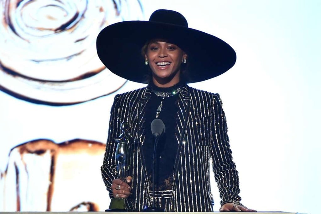 Beyoncé takes the icon award as fashion show honours Bowie, Prince and ...