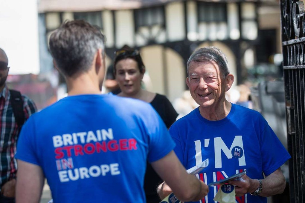 Campaigners for ‘Britain Stronger in Europe’ distribute leaflets to pedestrians in London on June 6. Photo: Bloomberg