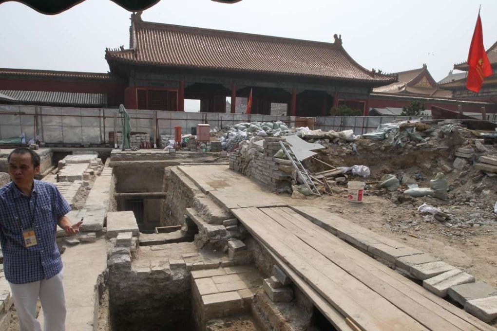 Palace Museum Institute of Archaeology deputy director Wang Guangyao at the excavation site. Photo: Simon Song