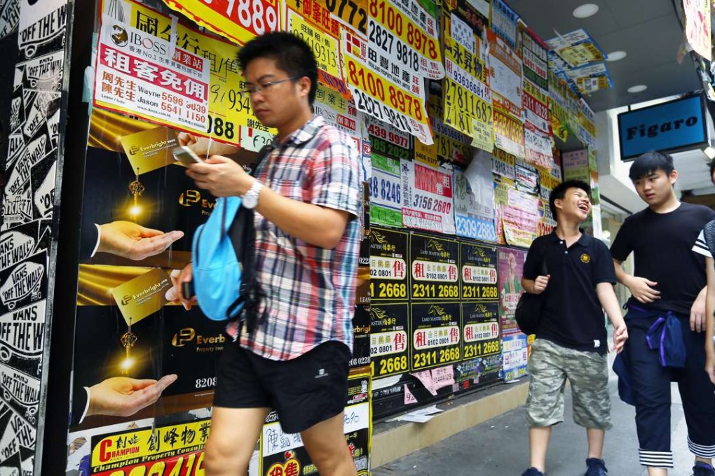 As more shops are shuttered, advertisers are more likely now to target customers watching videos on their mobile phones. Photo: Edmond So