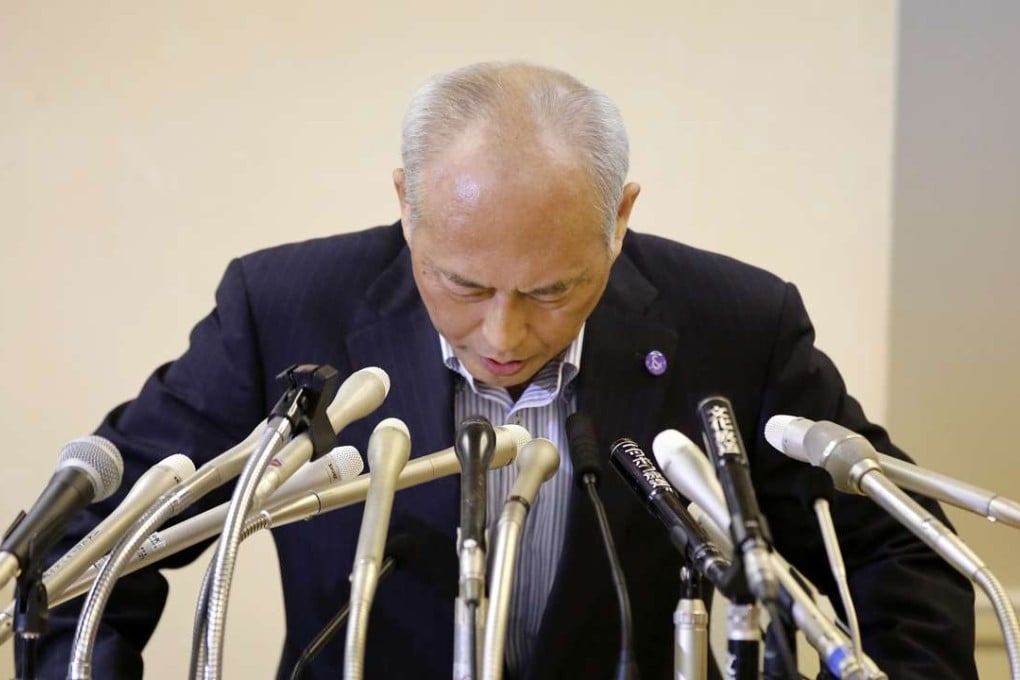 Tokyo Governor Yoichi Masuzoe bows before a press conference at Tokyo Metropolitan Government headquarters earlier this month. Photo: AP