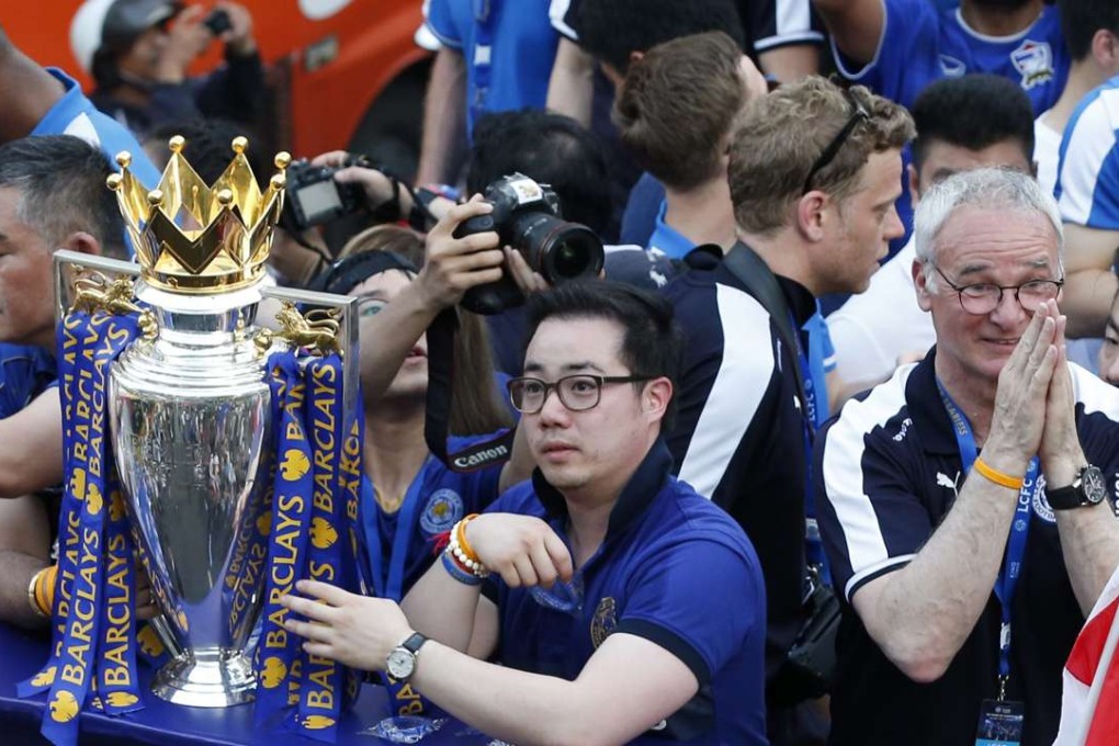 Leicester City chairman Vichai Srivaddhanaprabha (left) and vice chairman Aiyawatt Srivaddhanaprabha parade the Premier League title with manager Claudio Ranieri in a rare example of a successful Asian ownership model in the EPL. Photo: EPA