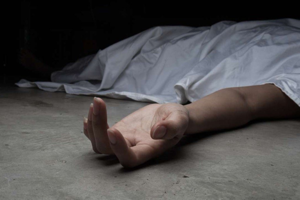 Daisy in Chains examines the uneasy relationship between a female lawyer who exposes unsafe convictions and a man who might not be guilty of murder.