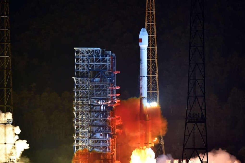 A Long March-3B/Yuanzheng-1 rocket carrying two new-generation satellites for the Beidou Navigation Satellite System blasts off from the Xichang Satellite Launch Centre in the southwest China's Sichuan Province, July 25, 2015. Photo: Xinhua